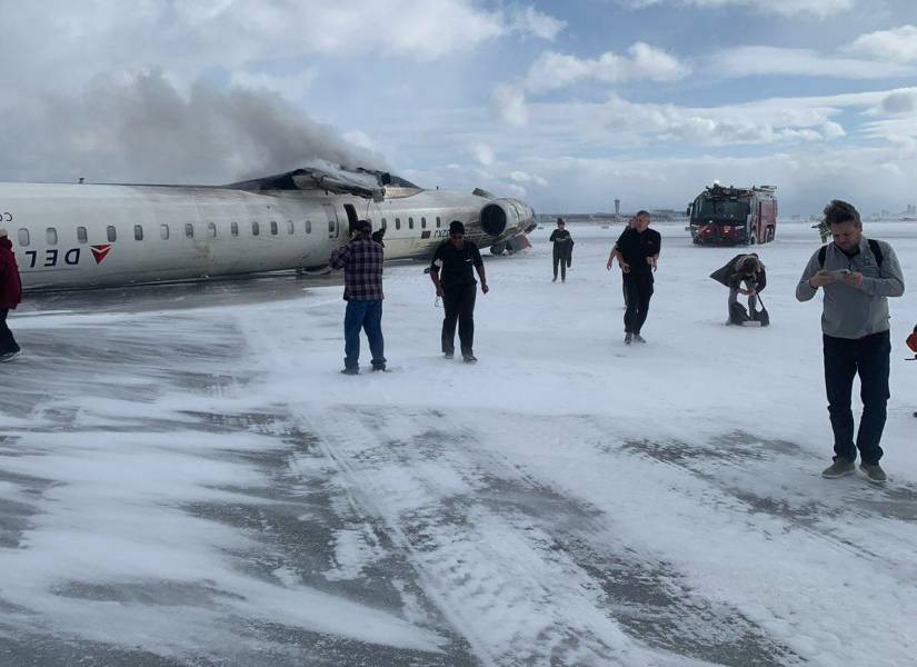 Accidente aéreo en el Aeropuerto Pearson de Toronto: un avión de Delta Airlines vuelca al&nbsp;aterrizar
