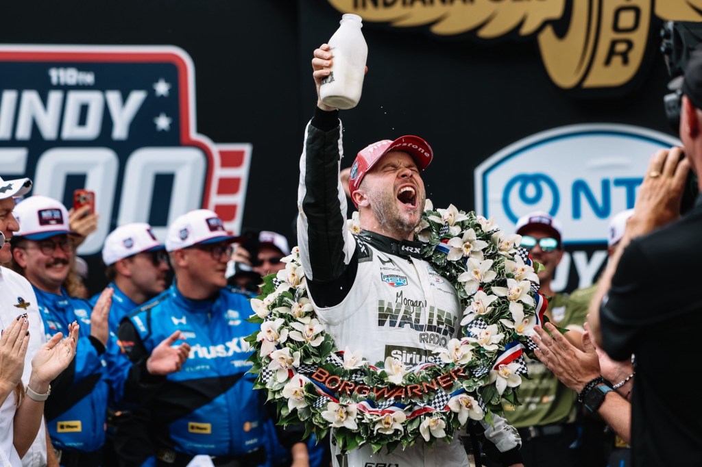 Felix Rosenqvist conquista la Indy 500 en un final&nbsp;histórico