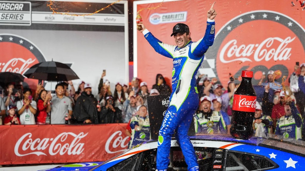 Daniel Suárez conquista una emotiva Coca-Cola 600 en&nbsp;Charlotte